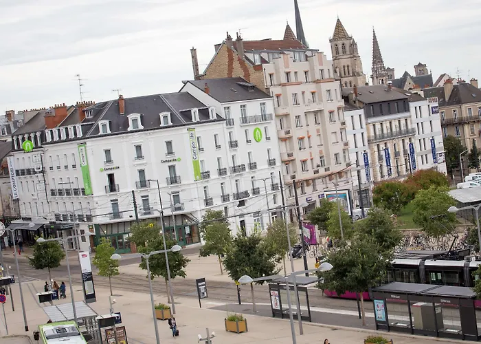 カンパニール サントル ギャール ホテル 3*